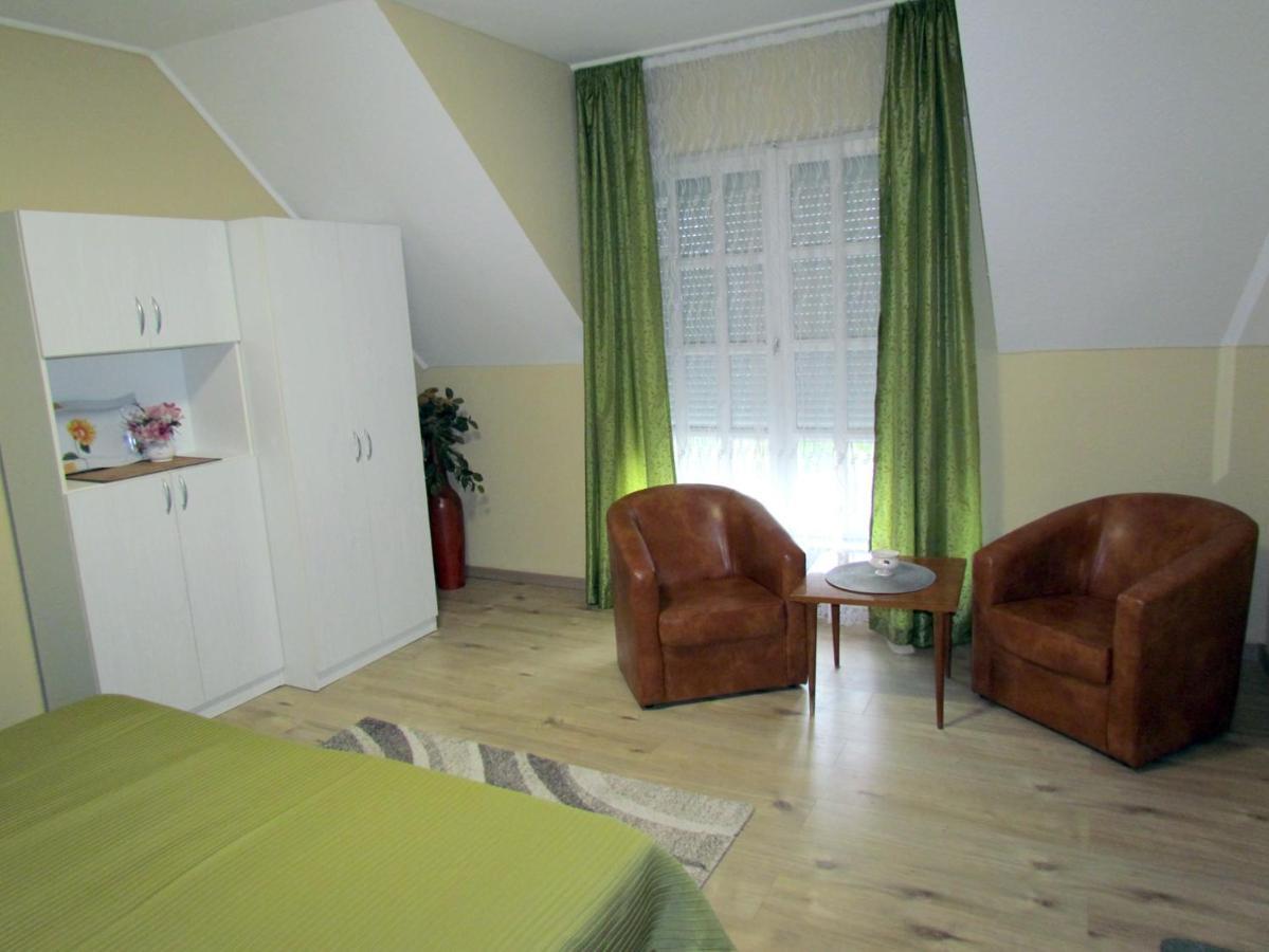 Hotel Leander Vendeghaz à Gyenesdiás Extérieur photo
